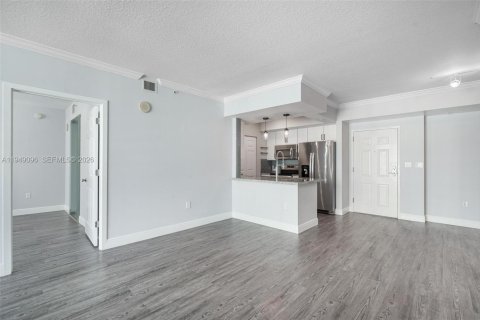 Condo in Miami, Florida, 2 bedrooms  № 2004874 - photo 17