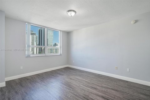 Condo in Miami, Florida, 2 bedrooms  № 2004874 - photo 18