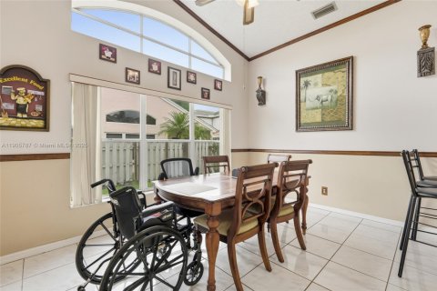 House in Coconut Creek, Florida 3 bedrooms, 149.48 sq.m. № 1956310 - photo 9