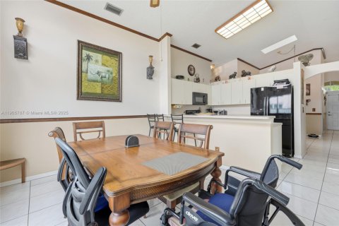 House in Coconut Creek, Florida 3 bedrooms, 149.48 sq.m. № 1956310 - photo 10