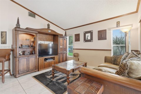 House in Coconut Creek, Florida 3 bedrooms, 149.48 sq.m. № 1956310 - photo 11