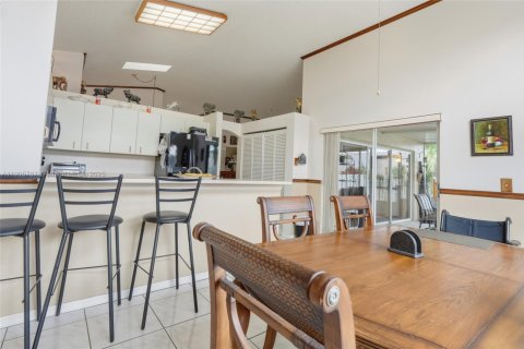 House in Coconut Creek, Florida 3 bedrooms, 149.48 sq.m. № 1956310 - photo 8