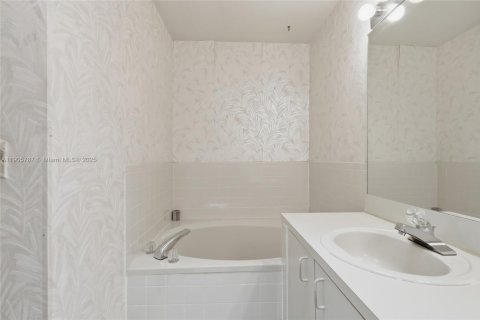 House in Coconut Creek, Florida 3 bedrooms, 149.48 sq.m. № 1956310 - photo 20