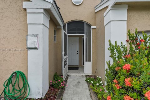 House in Coconut Creek, Florida 3 bedrooms, 149.48 sq.m. № 1956310 - photo 4