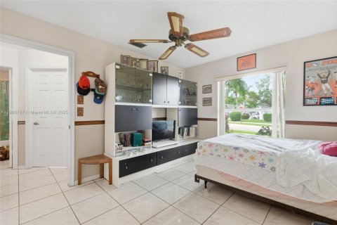 House in Coconut Creek, Florida 3 bedrooms, 149.48 sq.m. № 1956310 - photo 17