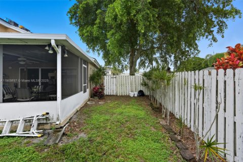 House in Coconut Creek, Florida 3 bedrooms, 149.48 sq.m. № 1956310 - photo 28