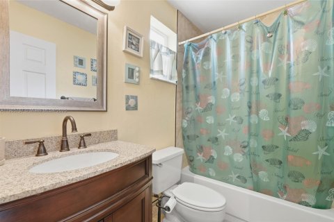 House in Coconut Creek, Florida 3 bedrooms, 149.48 sq.m. № 1956310 - photo 16