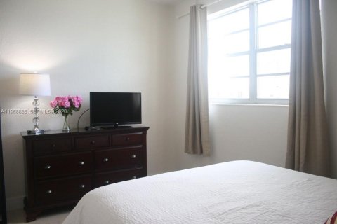 Condominio en venta en Hollywood, Florida, 1 dormitorio, 81.2 m2 № 2031804 - foto 22