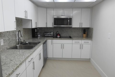 Condominio en venta en Hollywood, Florida, 1 dormitorio, 81.2 m2 № 2031804 - foto 10