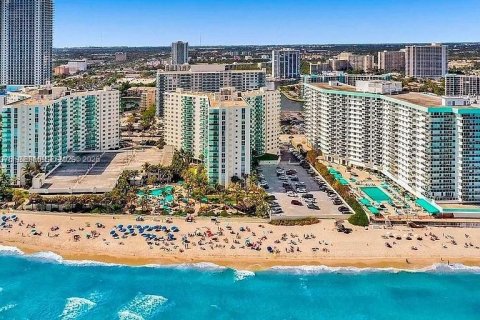 Condominio en venta en Hollywood, Florida, 1 dormitorio, 81.2 m2 № 2031804 - foto 3