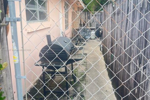 Купить коммерческую недвижимость в Форт-Лодердейл, Флорида 166.67м2, № 2012733 - фото 7