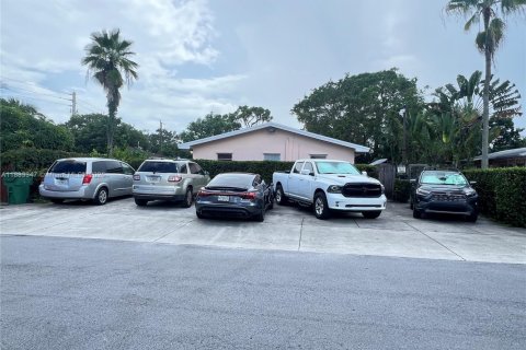 Коммерческая недвижимость в Форт-Лодердейл, Флорида 166.67м2 № 2012733