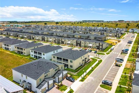 Снять в аренду кондоминиум в Дэвенпорт, Флорида 9 комнат, 128.95м2, № 1901610 - фото 1