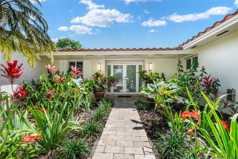 Villa ou maison à vendre à Palmetto Bay, Floride: 4 chambres, 184.69 m2 № 2057332 - photo 2