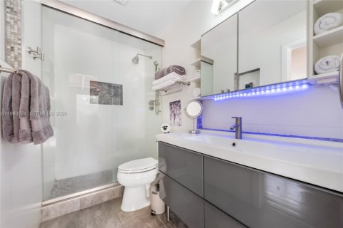 Villa ou maison à vendre à Palmetto Bay, Floride: 4 chambres, 184.69 m2 № 2057332 - photo 12