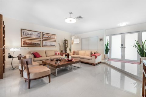 Villa ou maison à vendre à Palmetto Bay, Floride: 4 chambres, 184.69 m2 № 2057332 - photo 3