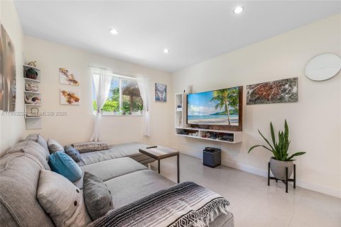 Villa ou maison à vendre à Palmetto Bay, Floride: 4 chambres, 184.69 m2 № 2057332 - photo 9