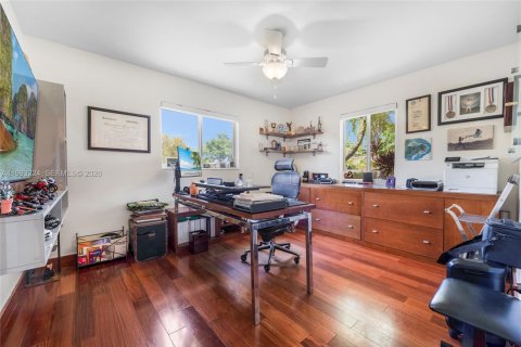 Villa ou maison à vendre à Palmetto Bay, Floride: 4 chambres, 184.69 m2 № 2057332 - photo 15