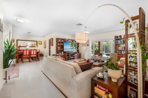 Villa ou maison à vendre à Palmetto Bay, Floride: 4 chambres, 184.69 m2 № 2057332 - photo 5