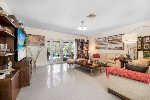 Villa ou maison à vendre à Palmetto Bay, Floride: 4 chambres, 184.69 m2 № 2057332 - photo 4