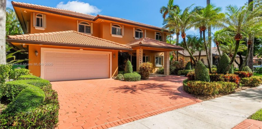 Villa ou maison à Miami Lakes, Floride 4 chambres, 345.5 m2 № 1896190