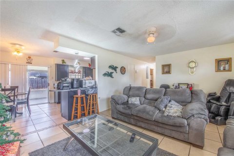 House in Kissimmee, Florida 2 bedrooms, 92.9 sq.m. № 2330825 - photo 11