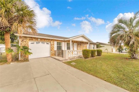 House in Kissimmee, Florida 2 bedrooms, 92.9 sq.m. № 2330825 - photo 3
