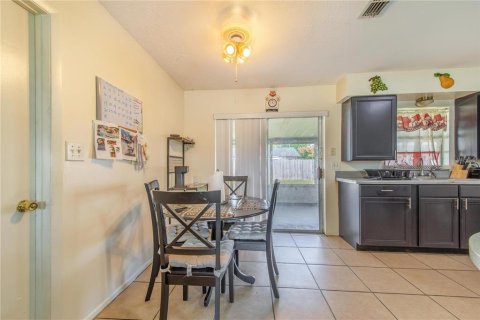 House in Kissimmee, Florida 2 bedrooms, 92.9 sq.m. № 2330825 - photo 12
