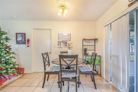 House in Kissimmee, Florida 2 bedrooms, 92.9 sq.m. № 2330825 - photo 15