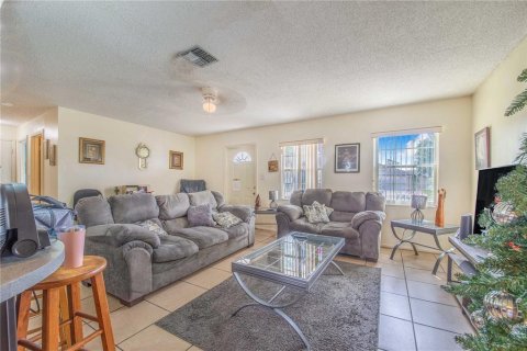 House in Kissimmee, Florida 2 bedrooms, 92.9 sq.m. № 2330825 - photo 10