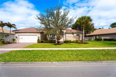 House in Stuart, Florida 4 bedrooms, 213.49 sq.m. № 2033637