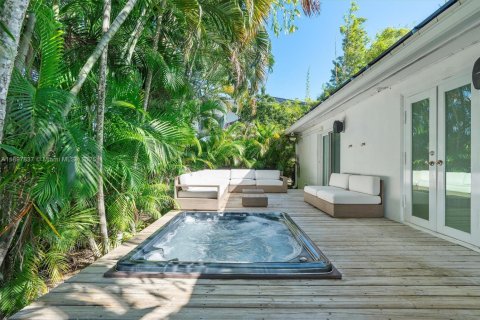 Casa en venta en Fort Lauderdale, Florida, 3 dormitorios, 231.23 m2 № 1954512 - foto 22