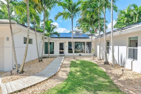 Casa en venta en Fort Lauderdale, Florida, 3 dormitorios, 231.23 m2 № 1954512 - foto 3