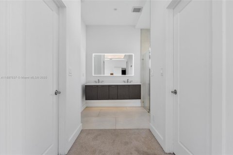 Casa en venta en Fort Lauderdale, Florida, 3 dormitorios, 231.23 m2 № 1954512 - foto 13