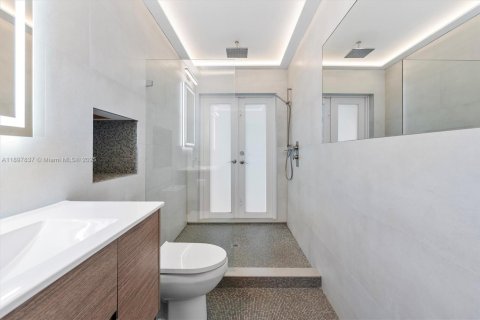 Casa en venta en Fort Lauderdale, Florida, 3 dormitorios, 231.23 m2 № 1954512 - foto 16