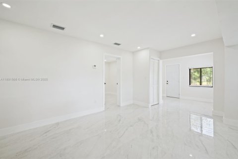 Villa ou maison à vendre à Deerfield Beach, Floride: 3 chambres, 99.13 m2 № 1944768 - photo 4