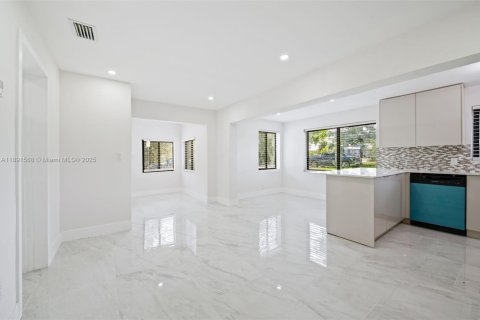 Villa ou maison à vendre à Deerfield Beach, Floride: 3 chambres, 99.13 m2 № 1944768 - photo 3