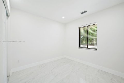 Villa ou maison à vendre à Deerfield Beach, Floride: 3 chambres, 99.13 m2 № 1944768 - photo 16