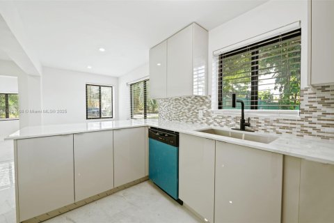 Villa ou maison à vendre à Deerfield Beach, Floride: 3 chambres, 99.13 m2 № 1944768 - photo 9