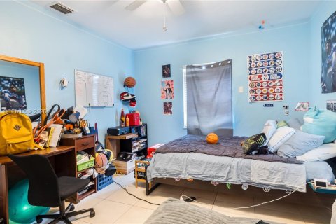 Casa en venta en Miami, Florida, 3 dormitorios, 111.2 m2 № 2011559 - foto 26