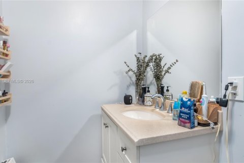 Casa en venta en Miami, Florida, 3 dormitorios, 111.2 m2 № 2011559 - foto 22