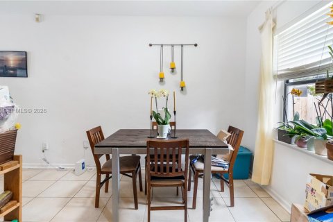 Casa en venta en Miami, Florida, 3 dormitorios, 111.2 m2 № 2011559 - foto 10