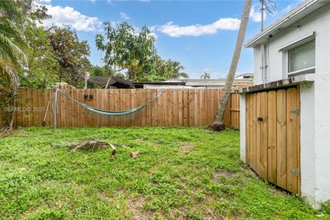 Casa en venta en Miami, Florida, 3 dormitorios, 111.2 m2 № 2011559 - foto 30