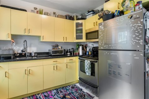 Casa en venta en Miami, Florida, 3 dormitorios, 111.2 m2 № 2011559 - foto 16