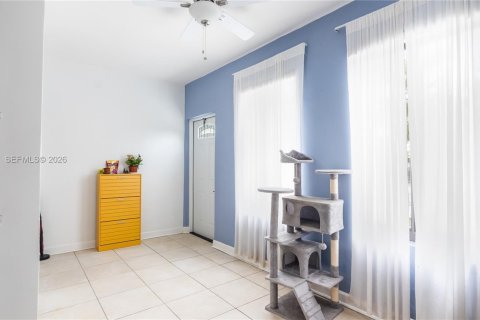 Casa en venta en Miami, Florida, 3 dormitorios, 111.2 m2 № 2011559 - foto 5