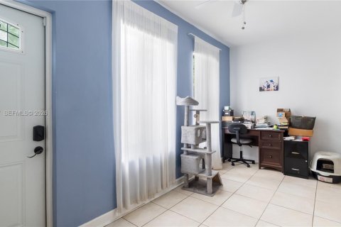 Casa en venta en Miami, Florida, 3 dormitorios, 111.2 m2 № 2011559 - foto 4