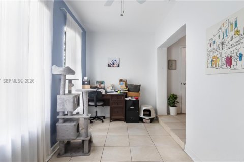 Casa en venta en Miami, Florida, 3 dormitorios, 111.2 m2 № 2011559 - foto 6