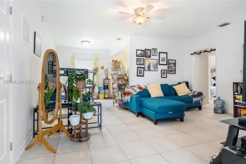 Casa en venta en Miami, Florida, 3 dormitorios, 111.2 m2 № 2011559 - foto 9