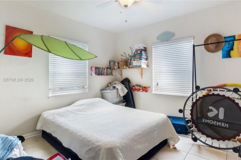 Casa en venta en Miami, Florida, 3 dormitorios, 111.2 m2 № 2011559 - foto 27