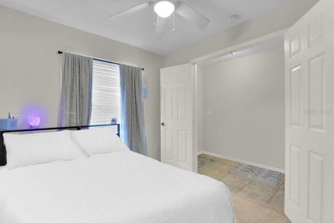 Immobilier commercial à vendre à Cape Coral, Floride: 6 chambres, 221.29 m2 № 2415287 - photo 14